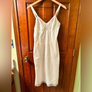LAROS VTG 50s Full slip, in beautiful condition. Size 34.